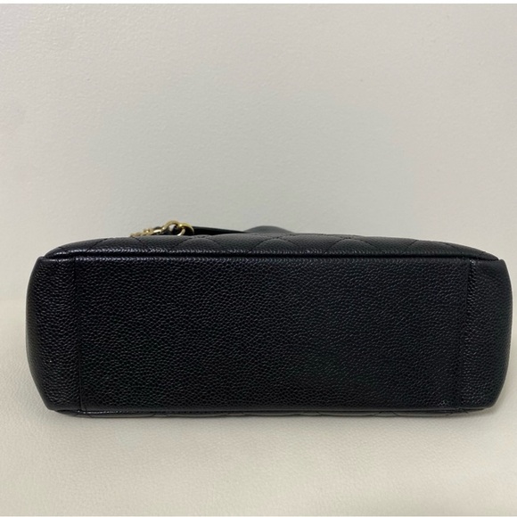 CHANEL Petite Shopping Tote (PST) in quilted caviar leather - Picture 12 of 15